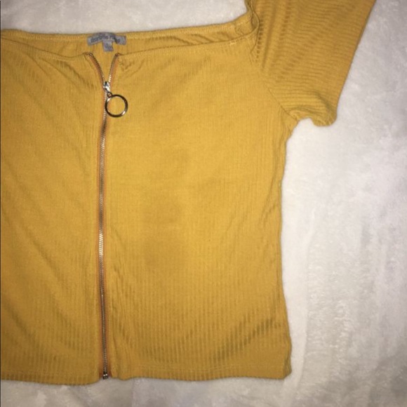 Yellow top - Picture 2 of 2